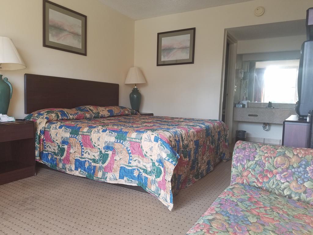 American Inn Skippers/Emporia Area Екстериор снимка