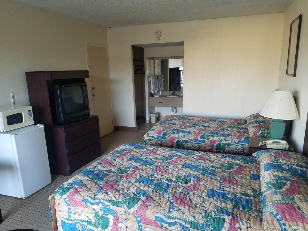 American Inn Skippers/Emporia Area Екстериор снимка