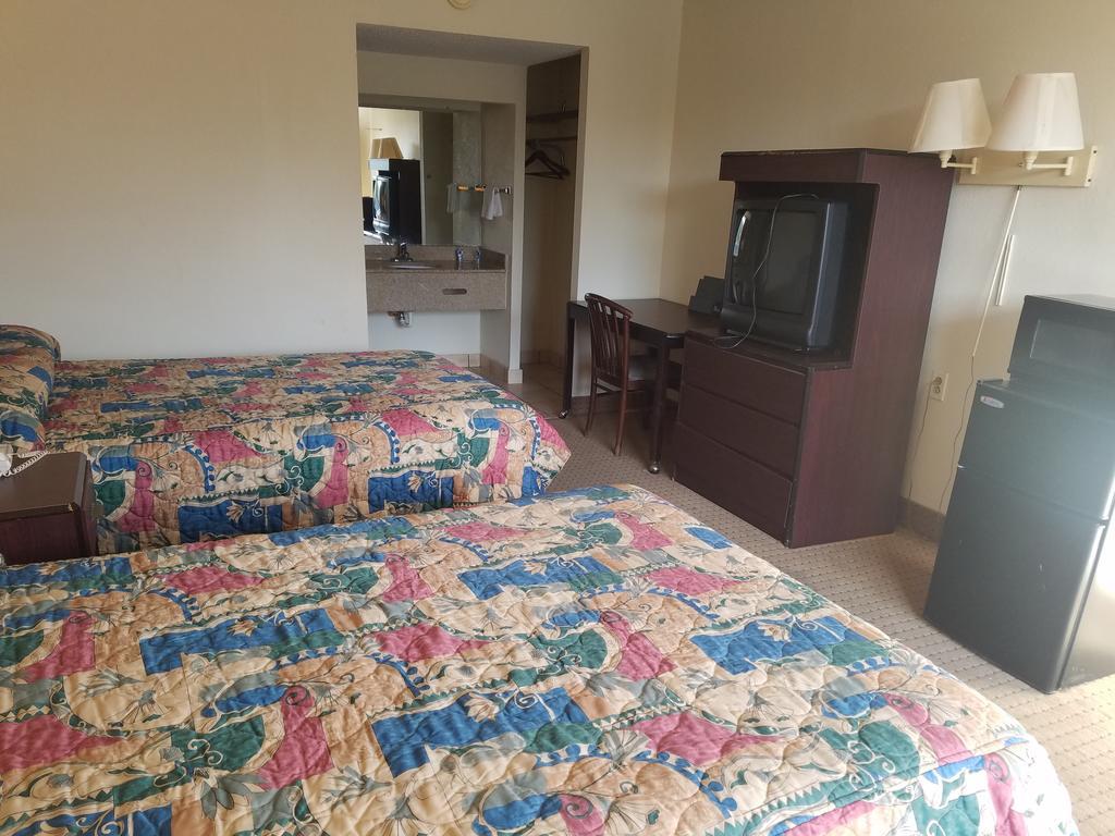 American Inn Skippers/Emporia Area Екстериор снимка