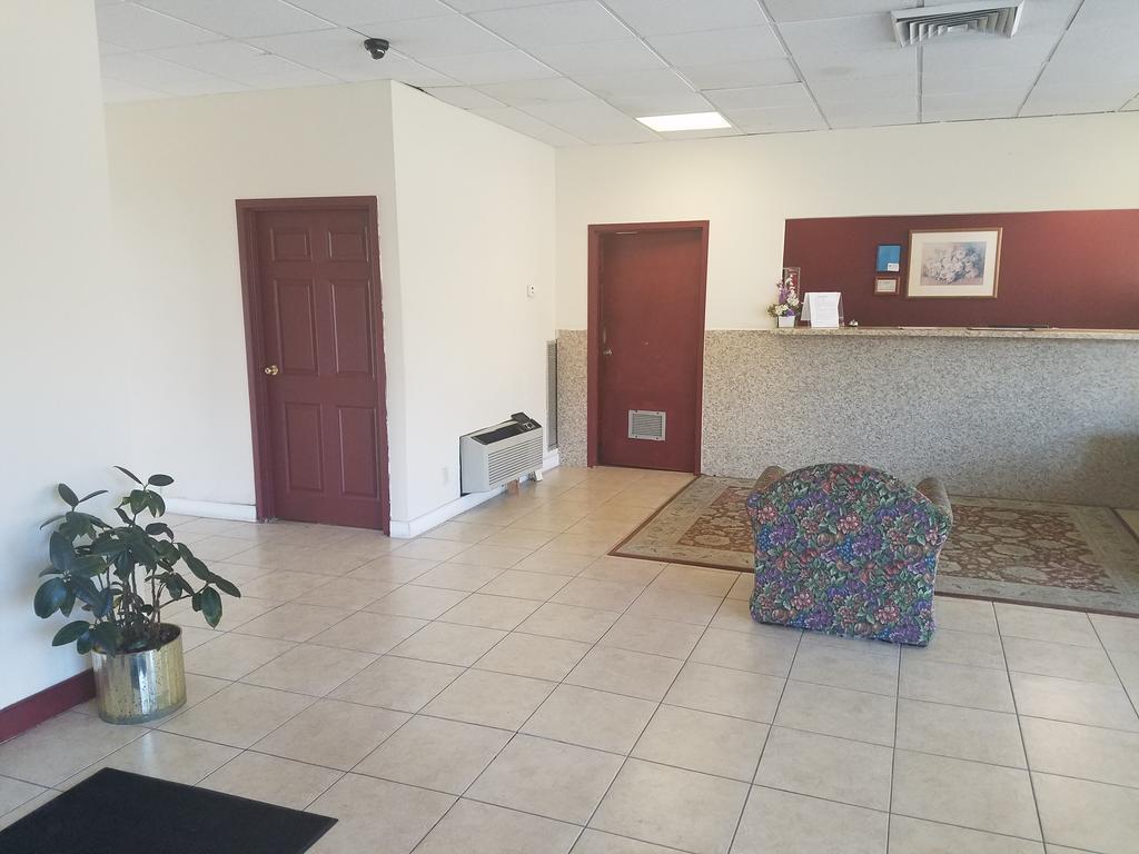 American Inn Skippers/Emporia Area Екстериор снимка