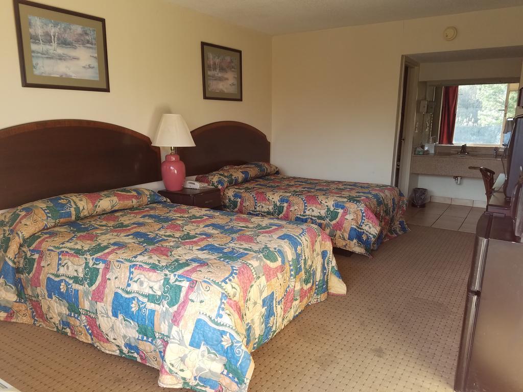American Inn Skippers/Emporia Area Екстериор снимка