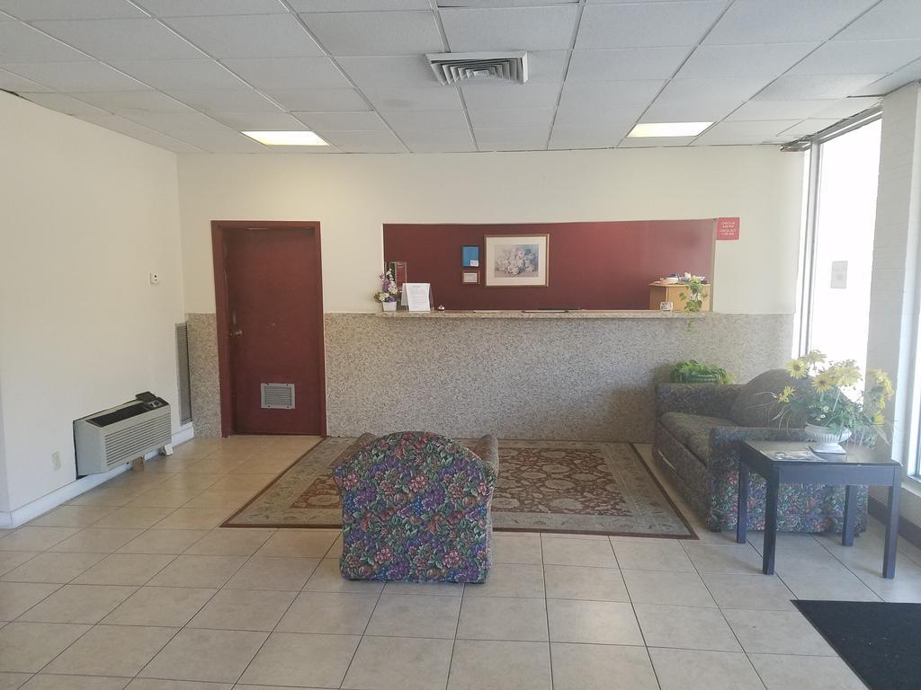 American Inn Skippers/Emporia Area Екстериор снимка