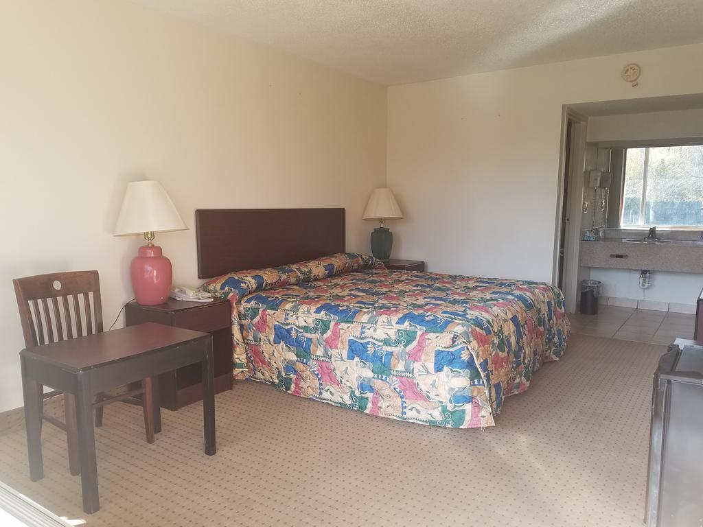 American Inn Skippers/Emporia Area Екстериор снимка