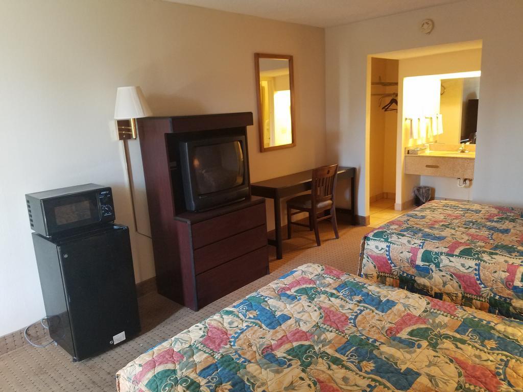 American Inn Skippers/Emporia Area Екстериор снимка